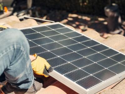 ENERGIA: PER IL FOTOVOLTAICO SUGLI EDIFICI NON SERVIRANNO PERMESSI